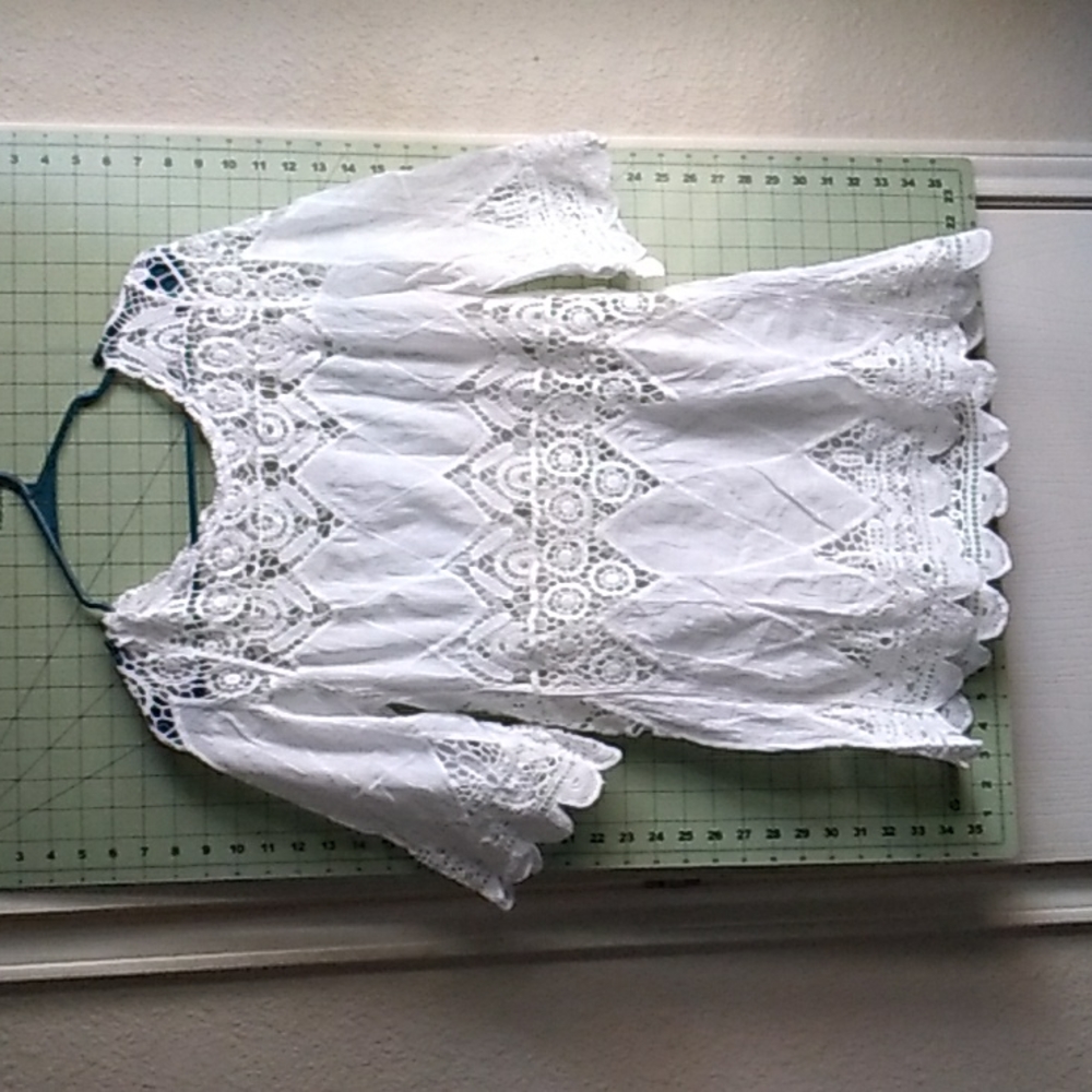 Scoop Neck Cut Out crochet top M